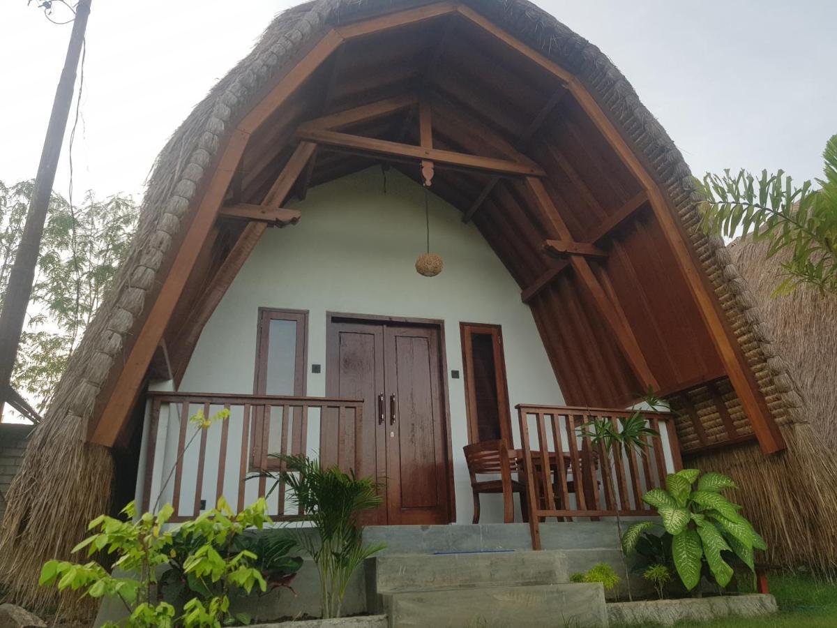 Tropical Sunday Bungalow - Surf And Stay Selong Belanak Kültér fotó