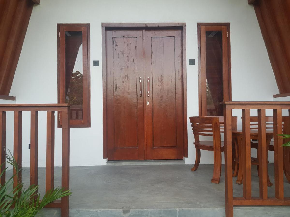 Tropical Sunday Bungalow - Surf And Stay Selong Belanak Kültér fotó