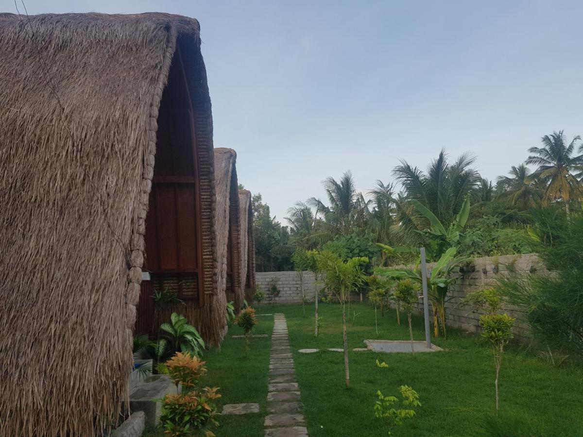 Tropical Sunday Bungalow - Surf And Stay Selong Belanak Kültér fotó