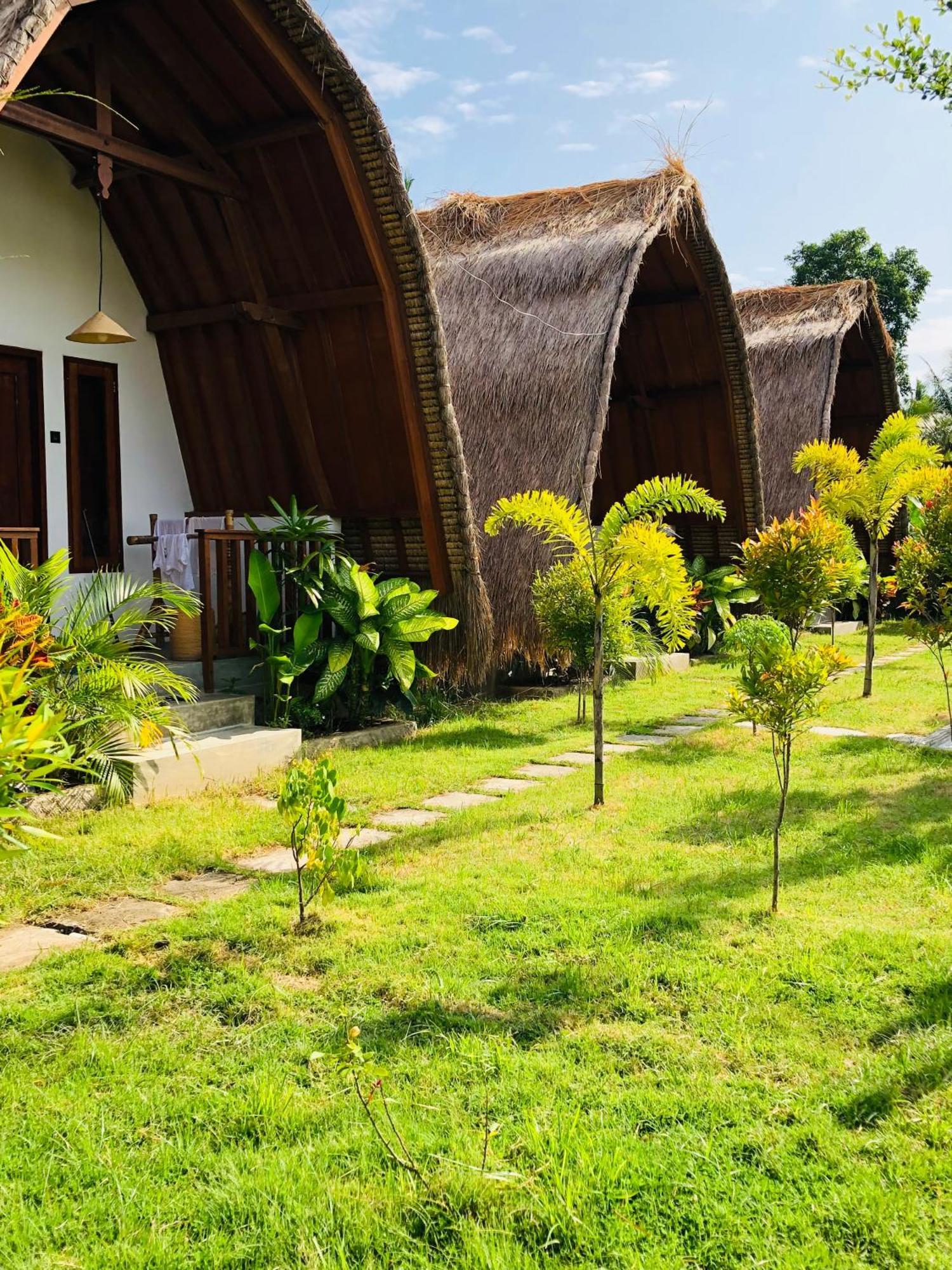 Tropical Sunday Bungalow - Surf And Stay Selong Belanak Szoba fotó